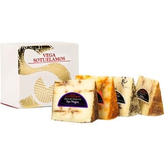 Estuche con 4 cuñas de queso curado de oveja elaborados con leche pasteurizada estuche 800 g ajo negro, boletus, trufa y mojo picón -